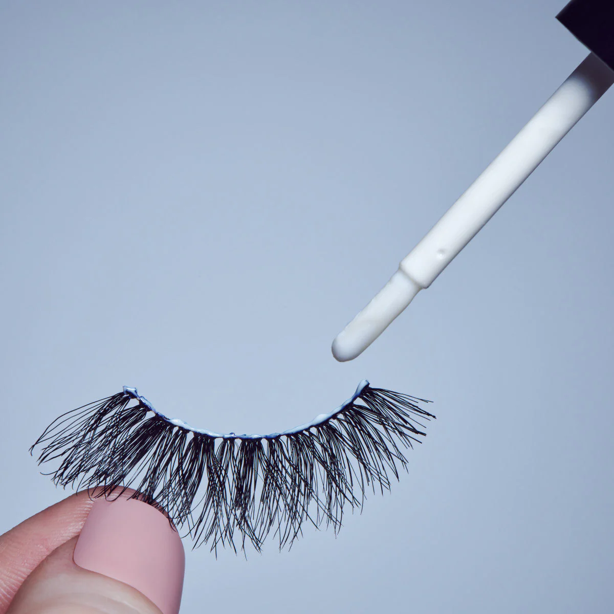 Kiss Eyelash Adhesive KEHG01C Strip 24 Hours Clear 5g - Image 3