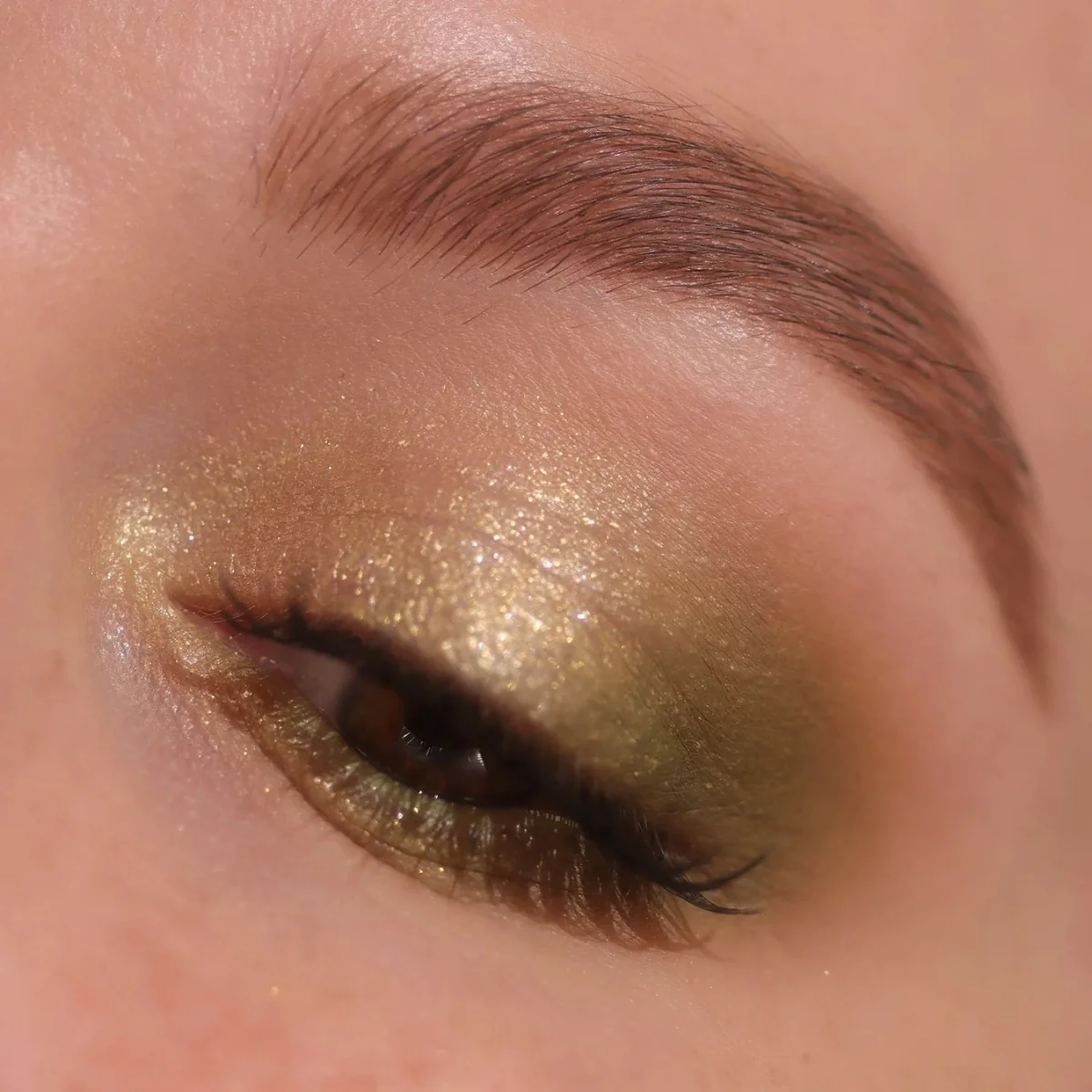 Revolution Makeup Eye Shadow Palette The Eternal Icon Green 0.07g - Image 5